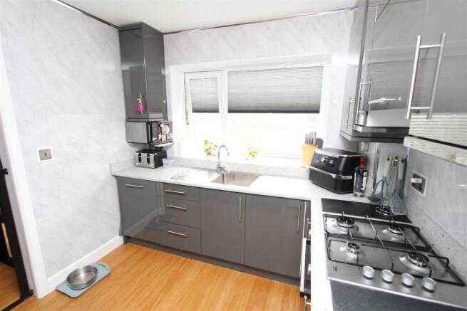 3 bed Semi-Detached for sale Image 5