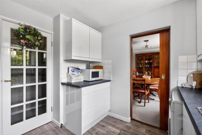 3 bed Apartment for sale Image 5