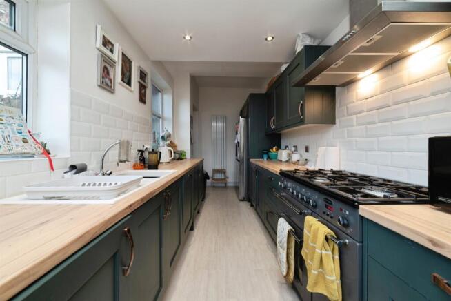 3 bed Terraced for sale Image 9