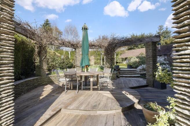 5 bed Detached for sale Image 7