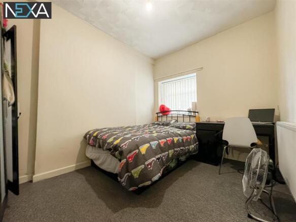 Bright double bedroom with dedicated study desk...
