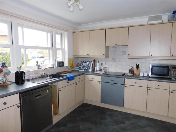 KITCHEN/BREAKFAST ROOM