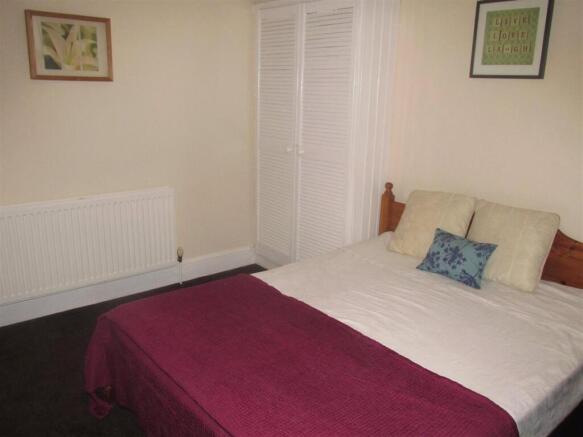 DOUBLE BEDROOM