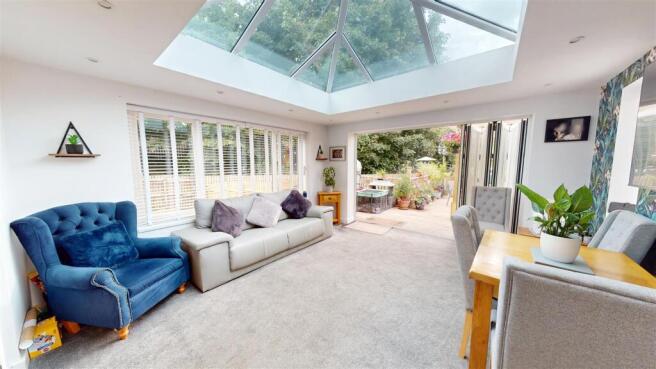 3 bed Semi-Detached for sale Image 6