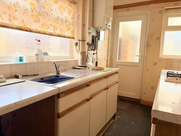3 bed Semi-Detached for sale Image 6