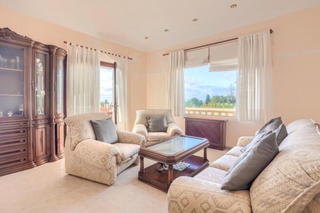 Lounge and dining 1