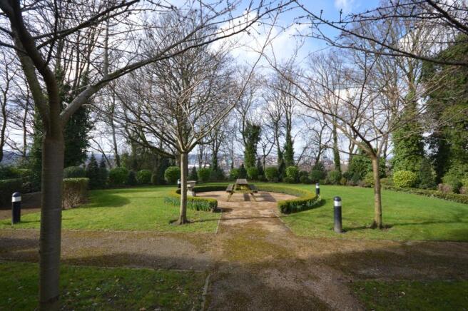 2 bed Apartment to rent Image 12