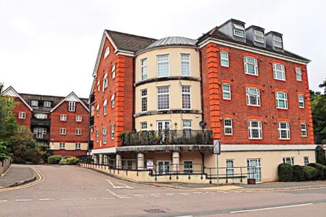 6 Dorchester Court, Camberley, GU15
