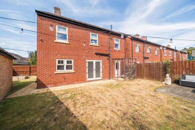 4 bed Detached for sale Image 11