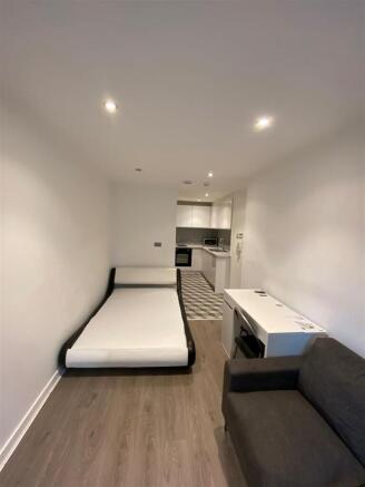 Studio to rent Image 7