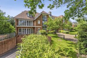 Flat 1, 46 The Groves, Station Road, Beaconsfield HP9 1AB