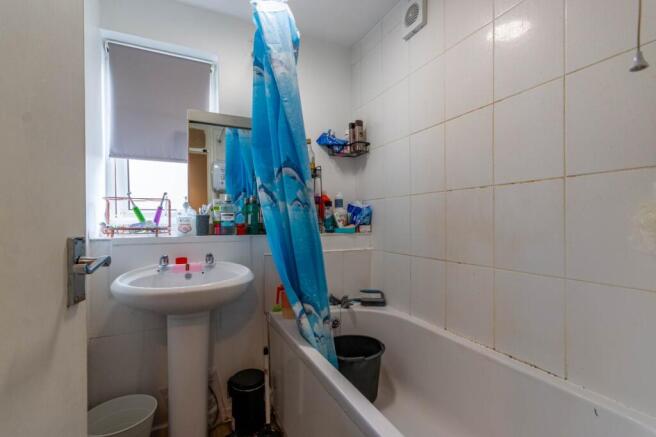 2 bed Flat for sale Image 8