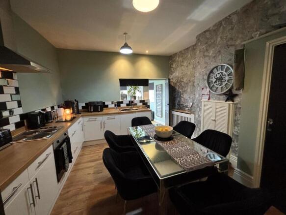 5 bed Maisonette for sale Image 4
