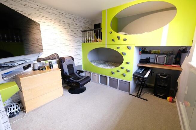 BEDROOM 2