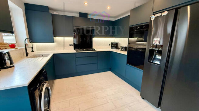 5 bed Semi-Detached for sale Image 9