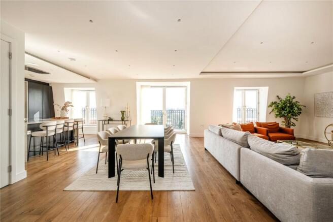 Kitchen / Reception