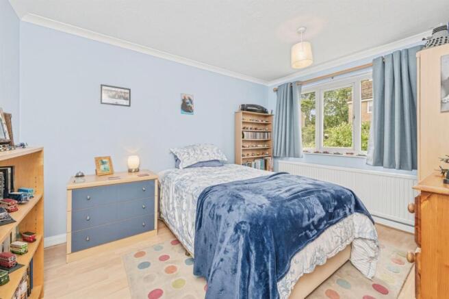 4 bed Detached for sale Image 8