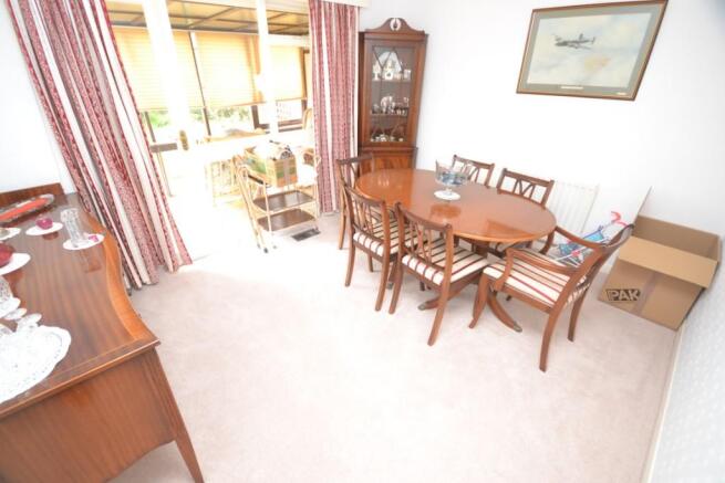 BEDROOM/DINING ROOM