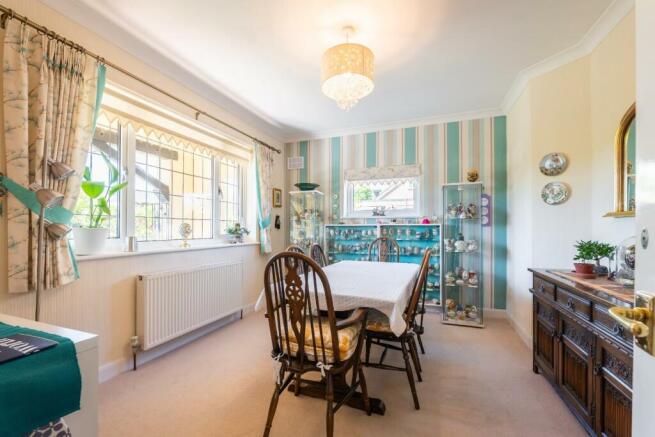 DINING ROOM-1.jpg