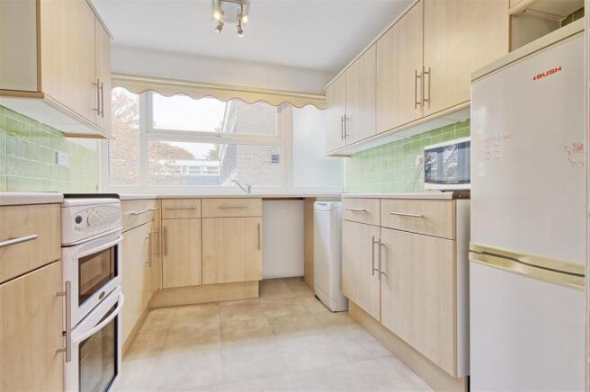 Kitchen 2.jpg