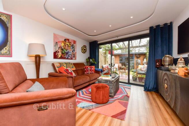 Lounge / Kitchen