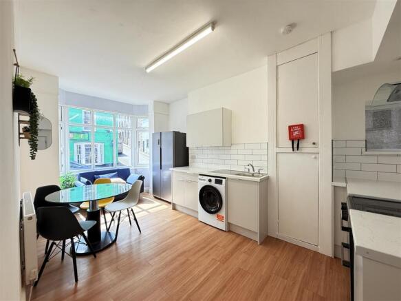 Kitchen 1.JPG