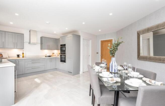 4 bed House to rent Image 4