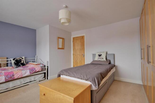 3 bed Town House for sale Image 11