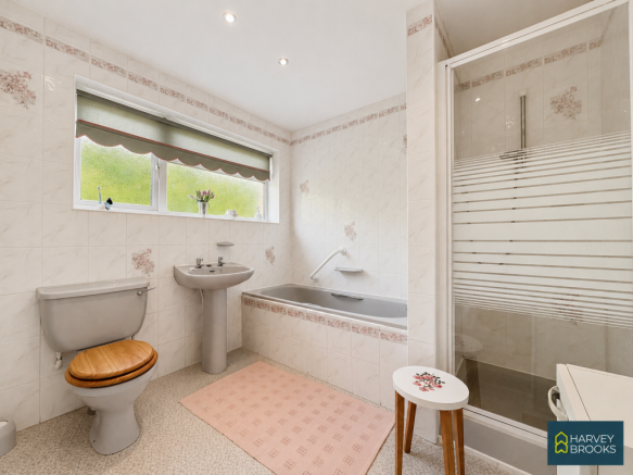 3 bed Detached Bungalow for sale Image 11