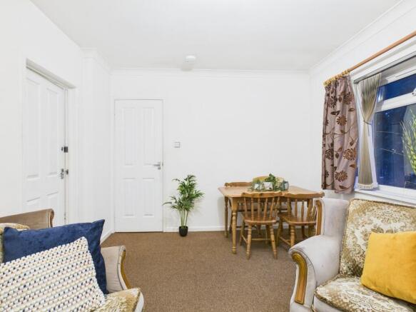 Lounge/Dining