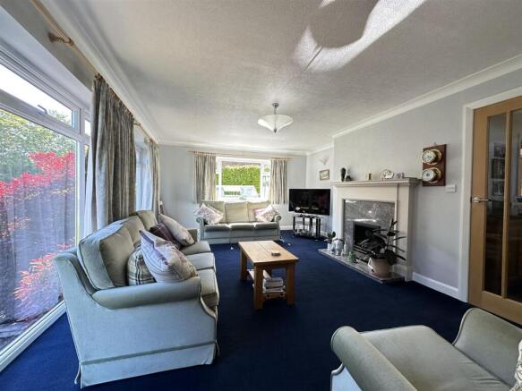 4 bed House for sale Image 12