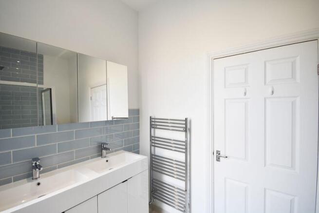 Main En-suite