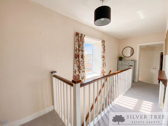 3 bed Semi-Detached for sale Image 10