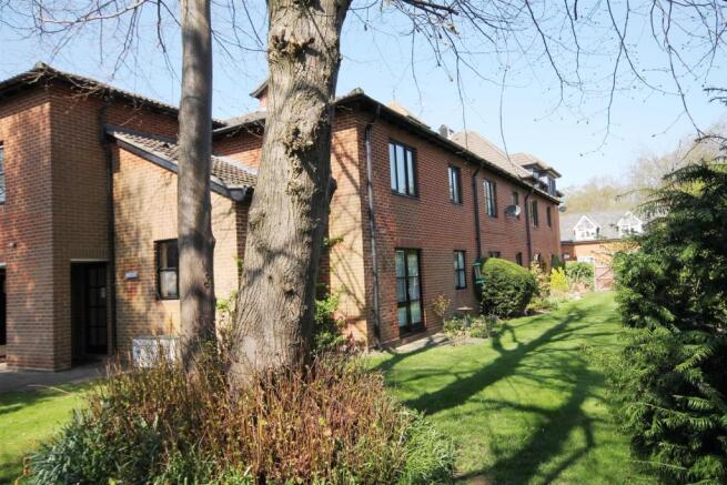 LANDSCAPED COMMUNAL GARDENS