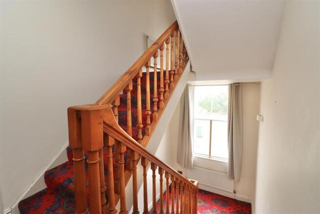 5 bed Semi-Detached for sale Image 8