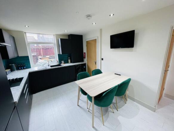 4 bed Terraced for sale Image 9