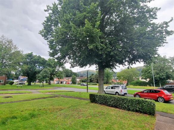 Front garden & view.jpg
