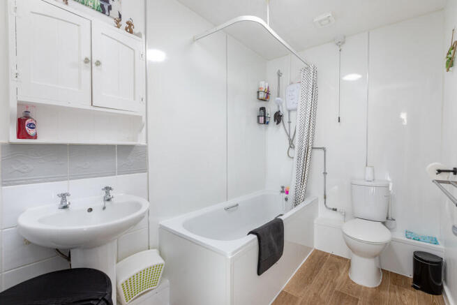 2 bed Semi-Detached to rent Image 5
