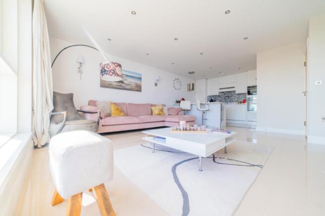 Lrg_Award-winning Media team on EVERY Listing_6 (2