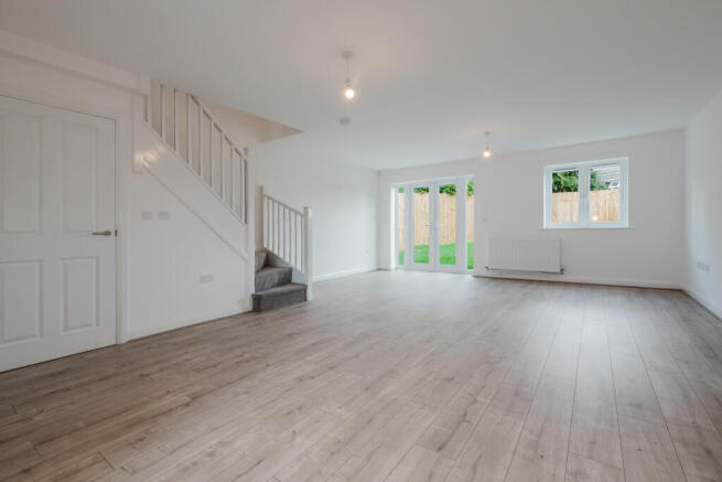 4 bed House to rent Image 4
