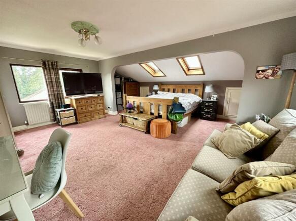 master bedroom.JPEG