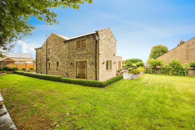 4 bed Detached for sale Image 7
