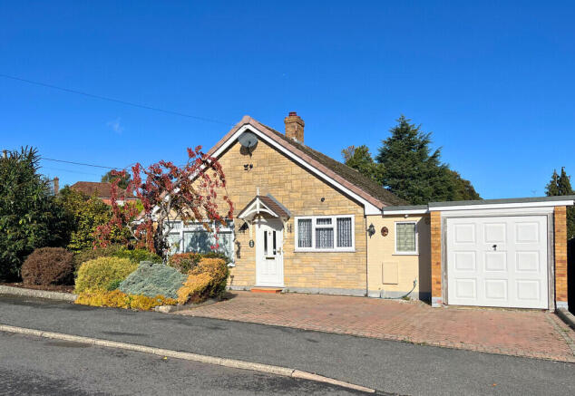 3-bed detached on Sarum Way, Hungerford, £499,950