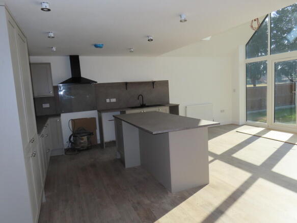 4 bed Detached for sale Image 10