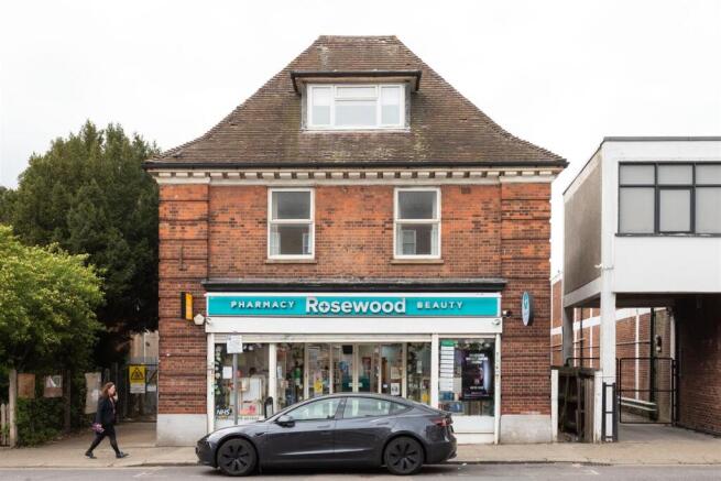 Station Road, E4
