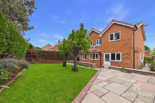 4 bed Detached for sale Image 6
