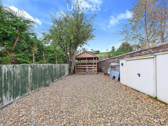 3 bed Terraced for sale Image 12