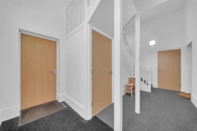 2 bed Apartment for sale Image 10