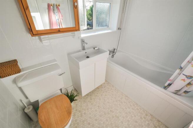 bathroom[1].JPG