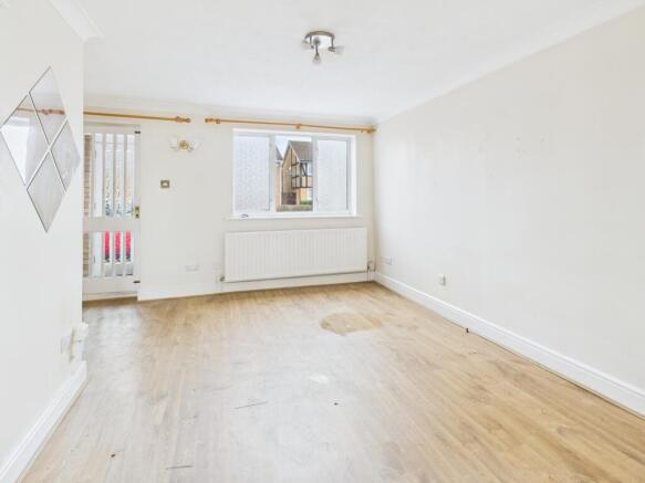 CAM02519G0-PR0377-STILL005